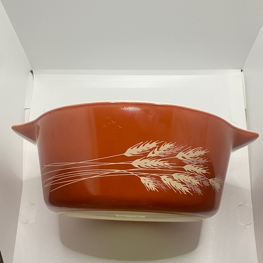 Pyrex Burnt Orange Autumn Harvest Wheat Pattern Milk Glass Dish sz 475-B Kitchen